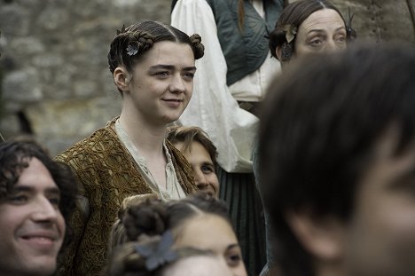 Maisie Williams - Game of Thrones - The Door - Photos