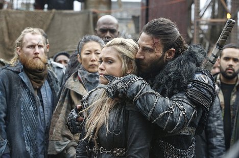 Eliza Taylor, Zach McGowan - The 100 - Perverse Instantiation: Part One - Photos