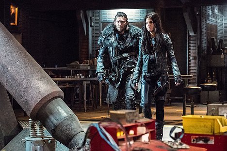 Zach McGowan, Marie Avgeropoulos - The 100 - Perverse Instantiation: Part One - Photos