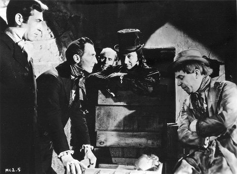 Peter Cushing - The Flesh and the Fiends - Filmfotos