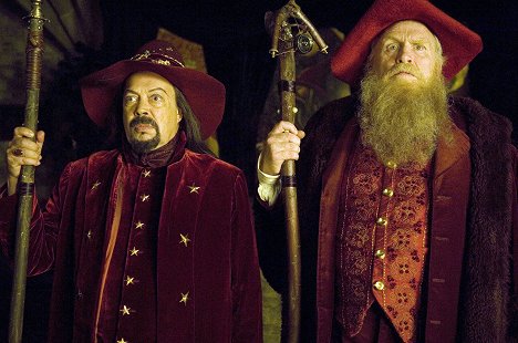 Tim Curry, James Cosmo - The Colour of Magic - Z filmu