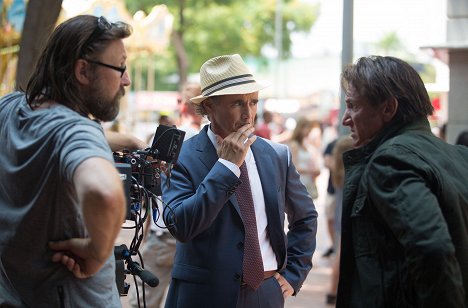 Pierre Morel, Mark Rylance, Sean Penn - The Gunman - Making of