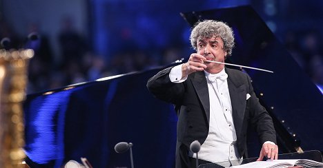 Semyon Bychkov - Sommernachtskonzert Schönbrunn 2016 - Van film