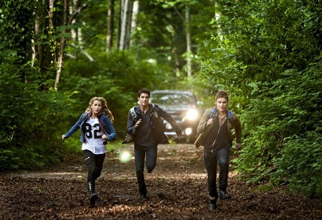 Alexa PenaVega, Robbie Amell, Keenan Tracey - The Hunters - Auf der Jagd nach dem verlorenen Spiegel - Filmfotos