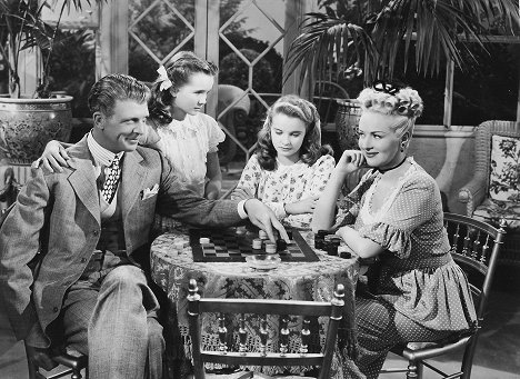 Dan Dailey, Connie Marshall, Mona Freeman, Betty Grable - Mother Wore Tights - Photos