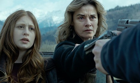 Yara Pilartz, Anne Consigny - Visszajárók - Les Revenants - Filmfotók