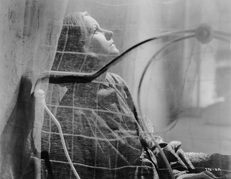 Greta Garbo - The Painted Veil - Photos