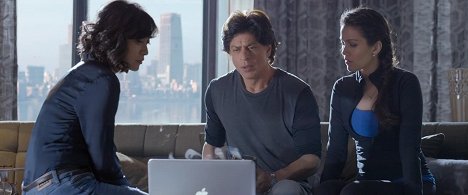 Sayani Gupta, Shahrukh Khan, Waluscha De Sousa - Fan - Do filme