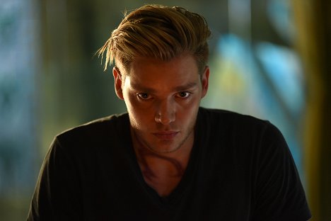 Dominic Sherwood - Cazadores de sombras - Arcanos mayores - De la película