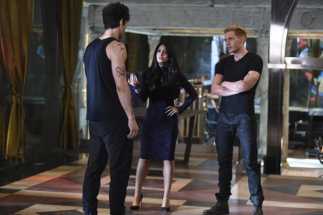 Emeraude Toubia, Dominic Sherwood - Shadowhunters: The Mortal Instruments - Rise Up - Photos