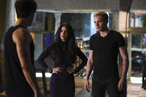 Emeraude Toubia, Dominic Sherwood - Shadowhunters: The Mortal Instruments - Rise Up - Kuvat elokuvasta