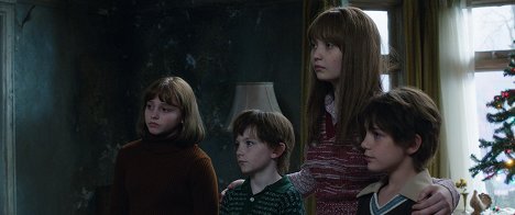 Madison Wolfe, Benjamin Haigh, Lauren Esposito - Conjuring 2 : Le cas Enfield - Film