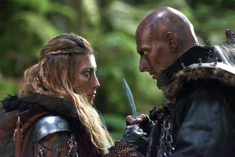 Dichen Lachman, Joseph Gatt - Prvních 100 - We Are Grounders: Part 1 - Z filmu