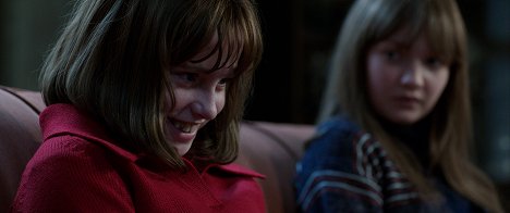 Madison Wolfe, Lauren Esposito - Conjuring 2 : Le cas Enfield - Film