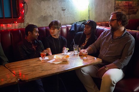 Aziz Ansari, Noël Wells, Lena Waithe, Eric Wareheim - Master of None - Season 1 - Van film
