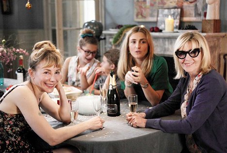 Julie Depardieu, Julie Gayet, Chantal Ladesou - C'est quoi cette famille ?! - De la película