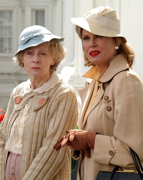 Geraldine McEwan, Joanna Lumley - Agatha Christie Marple kisasszonya - Holttest a könyvtárszobában - Filmfotók