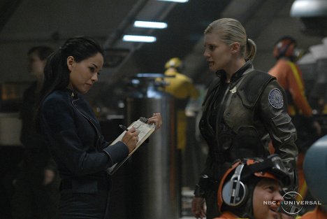 Stephanie Jacobsen, Katee Sackhoff - Hviezdna loď Galactica: Britva - Z filmu