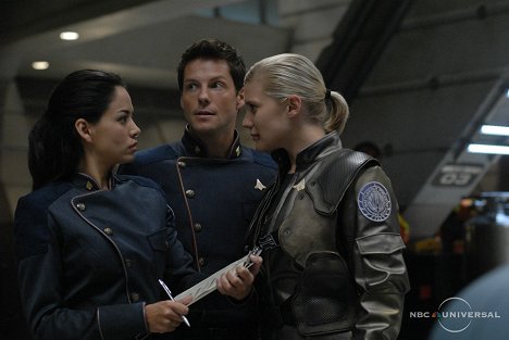 Stephanie Jacobsen, Jamie Bamber, Katee Sackhoff - Csillagközi romboló: Penge - Filmfotók