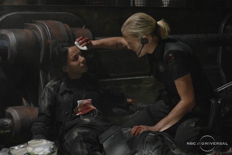 Stephanie Jacobsen, Katee Sackhoff - Battlestar Galactica: Razor - Filmfotos