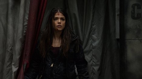 Marie Avgeropoulos - Los 100 - La excursión - De la película