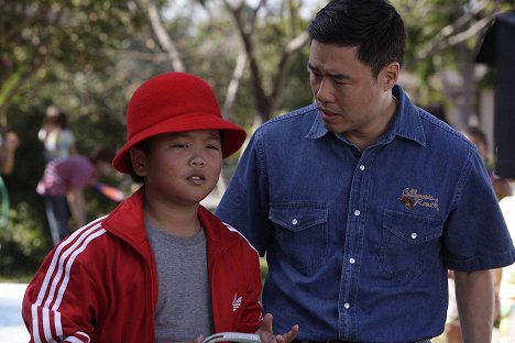 Hudson Yang, Randall Park - Bienvenue chez les Huang - Voisins, voisines - Film