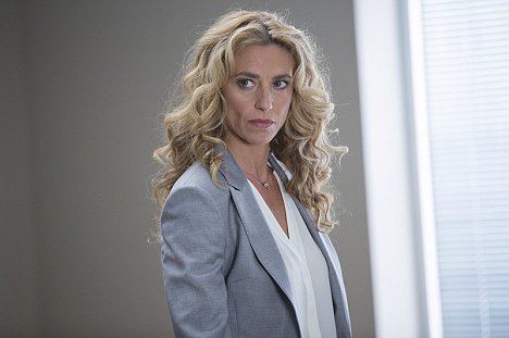 Claudia Black - Containment - Like a Sheep Among Wolves - Z filmu