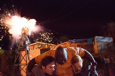 Billy Burke, Nonso Anozie, Nora Arnezeder - Zoo - Může za to Leo - Z filmu