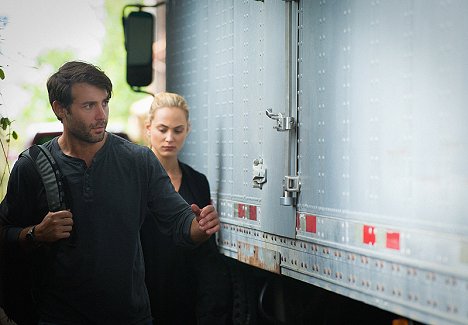 James Wolk, Nora Arnezeder - Zoo - Emotional Contagion - Photos