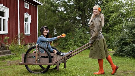 Maija Vilkkumaa, Heli Laaksonen - Helil kyläs - Werbefoto