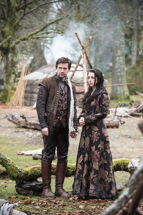 Torrance Coombs, Adelaide Kane - Reign - Clans - Photos