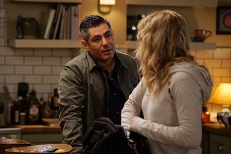 Danny Nucci - The Fosters - If and When - Van film