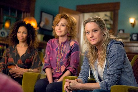 Annie Potts, Teri Polo - The Fosters - Under Water - Photos