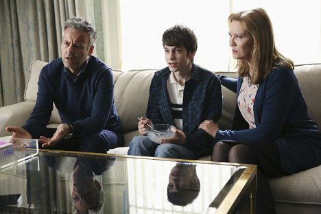 Rupert Graves, Liam James, Joan Allen - The Family - Pilot - Film