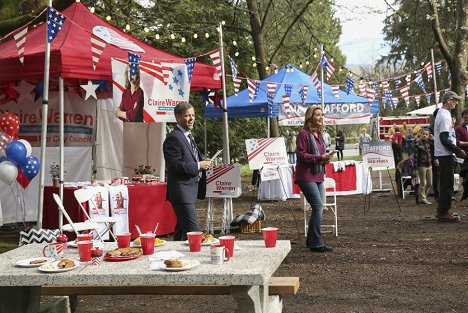 Rupert Graves, Joan Allen - The Family - Pilot - Kuvat elokuvasta