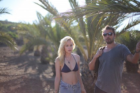 Dakota Johnson, Matthias Schoenaerts - Cegados por el sol - De la película