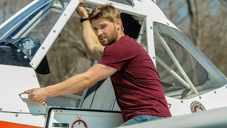 Mike Vogel - Under the Dome - Infestation - Photos