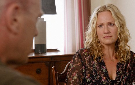 Sherry Stringfield - Under the Dome - The Fall - Photos