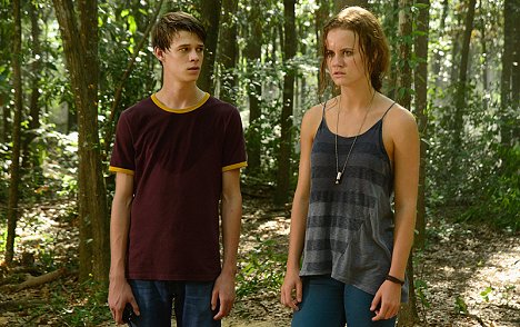 Colin Ford, Mackenzie Lintz - Under the Dome - The Enemy Within - Photos