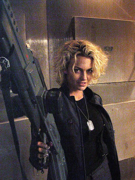 Kelly Carlson - Starship Troopers 2: Hero of the Federation - Promo