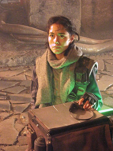 Sandrine Holt - Starship Troopers 2: Hero of the Federation - Photos
