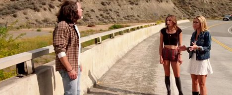 Andrea Whitburn, Anna Hutchison - Duelo en el asfalto - De la película