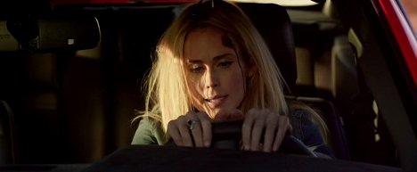 Anna Hutchison - Duelo en el asfalto - De la película