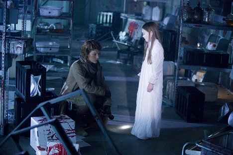 Milla Jovovich, Madeline Carroll - Resident Evil : Extinction - Film