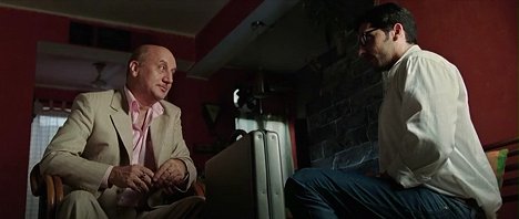 Anupam Kher, Zayed Khan - Sharafat Gayi Tel Lene - Film