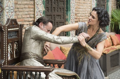 Alexander Siddig, Indira Varma - Game of Thrones - The Red Woman - Photos