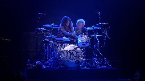 Steven Tyler, Joey Kramer - Aerosmith: Rock for the Rising Sun - Z filmu
