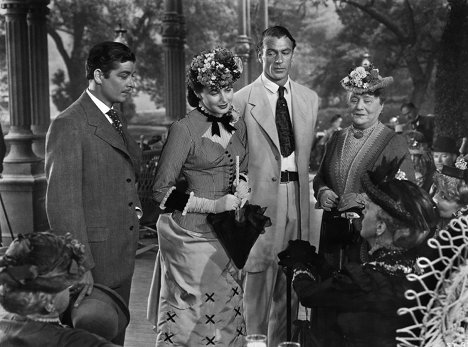 John Warburton, Ingrid Bergman, Gary Cooper, Florence Bates - Uhkapeliä Saratogassa - Kuvat elokuvasta