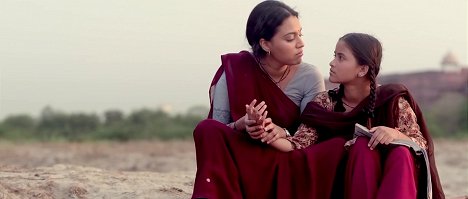 Swara Bhaskar, Riya Shukla - Nil Battey Sannata - De la película