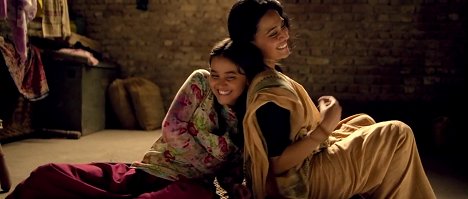 Riya Shukla, Swara Bhaskar - Nil Battey Sannata - Do filme